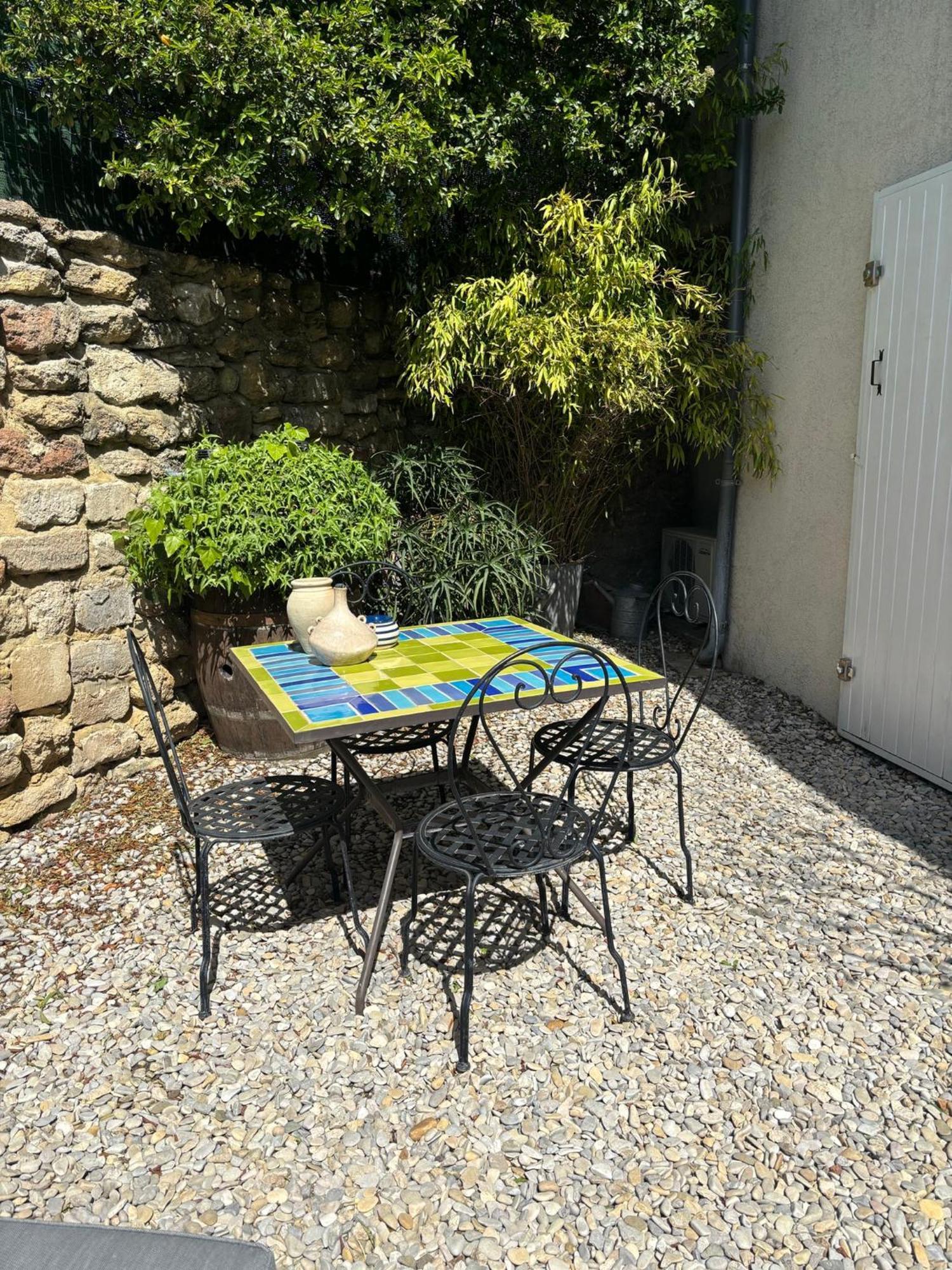 Un Petit Coin De Paradis Avec Piscine Et Parking Bed & Breakfast Villeneuve-les-Avignon Exterior photo